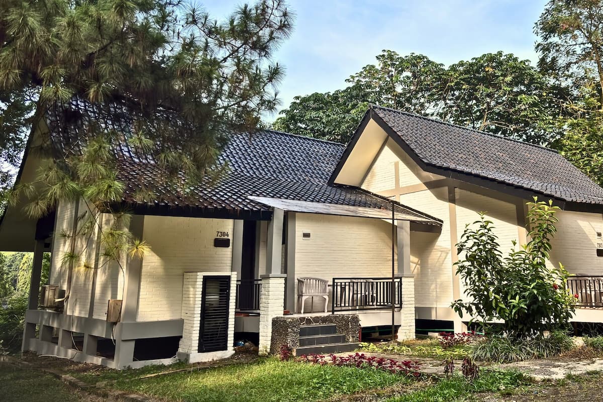 Grand Deluxe Room | Desk, laptop workspace, blackout curtains, free WiFi