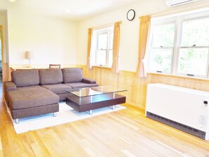 Sängtillbehör av högsta kvalitet, skrivbord och ljudisolering