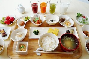 Premium bedding, desk, soundproofing, iron/ironing board