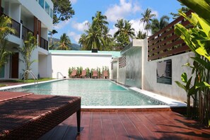 Outdoor pool, pool loungers