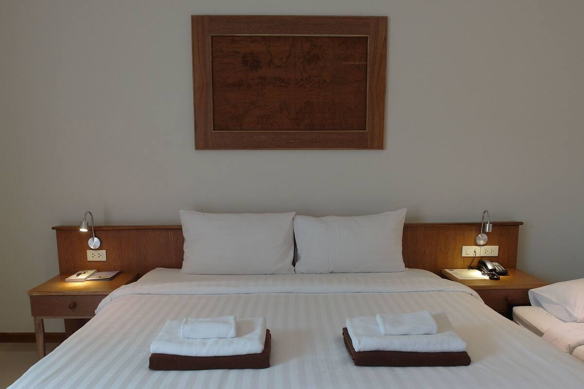 In-room safe, blackout curtains, free WiFi