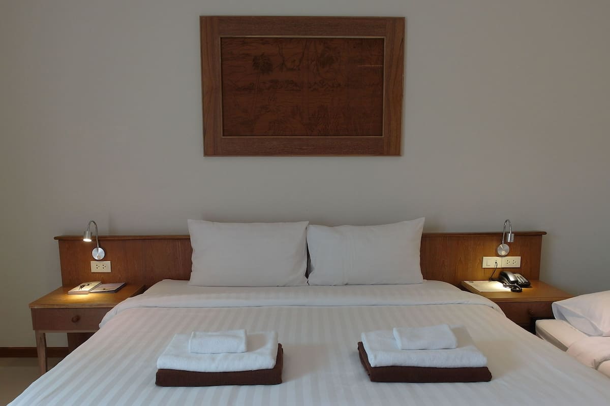 In-room safe, blackout curtains, free WiFi