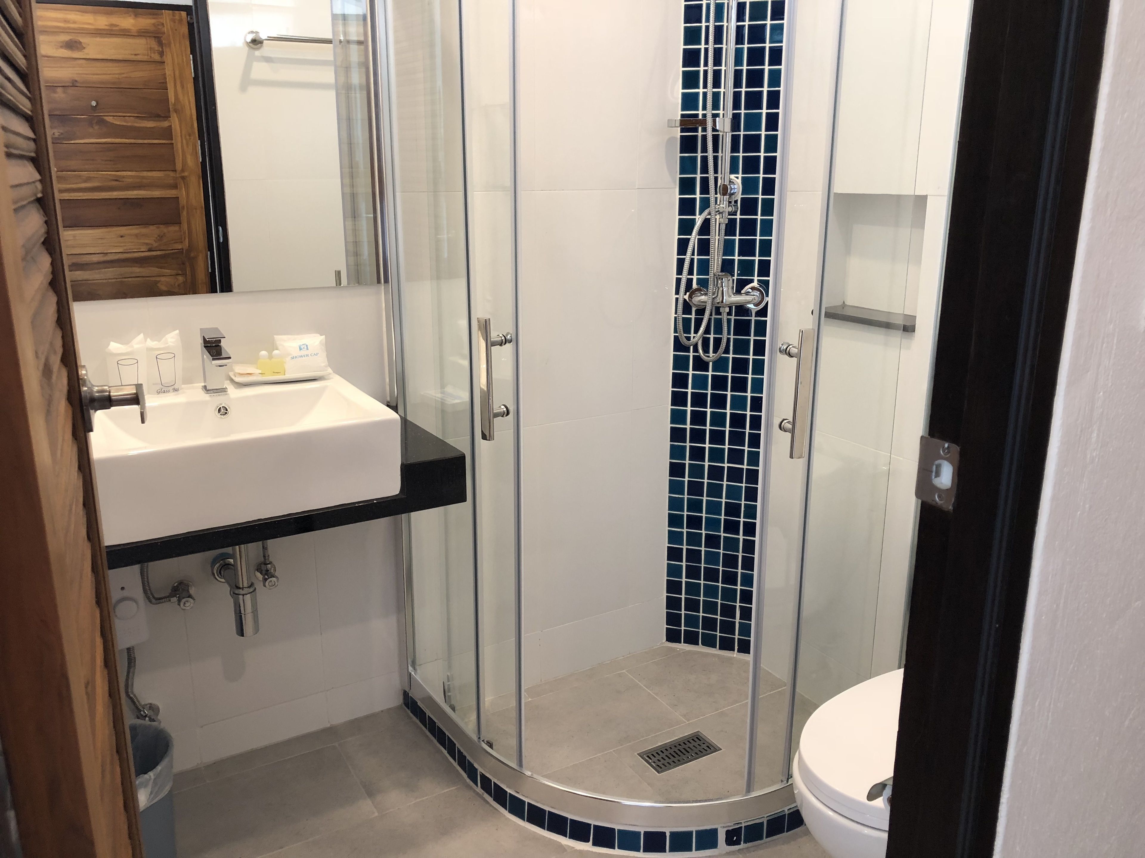 shower, free toiletries, towels