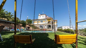 Área de juegos infantiles al aire libre