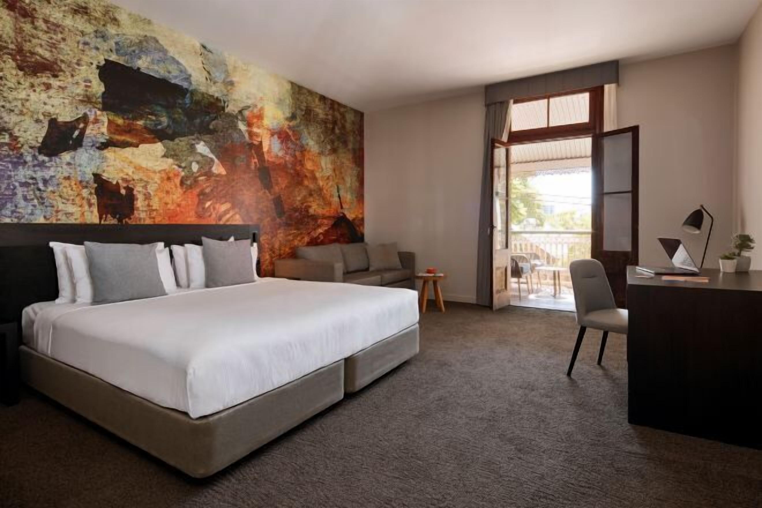 Minibar, in-room safe, iron/ironing board, WiFi
