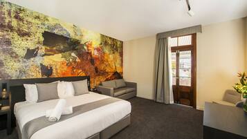 Minibar, in-room safe, iron/ironing board, WiFi