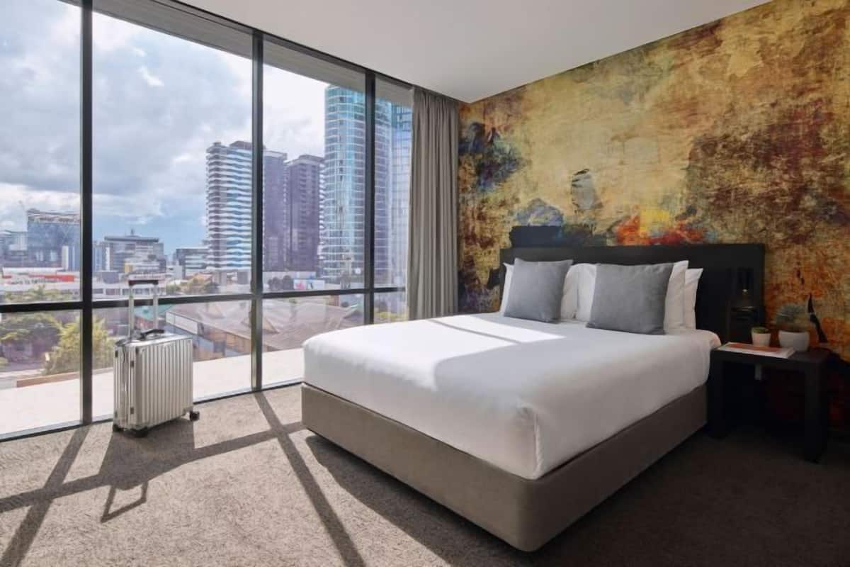 Minibar, in-room safe, iron/ironing board, WiFi