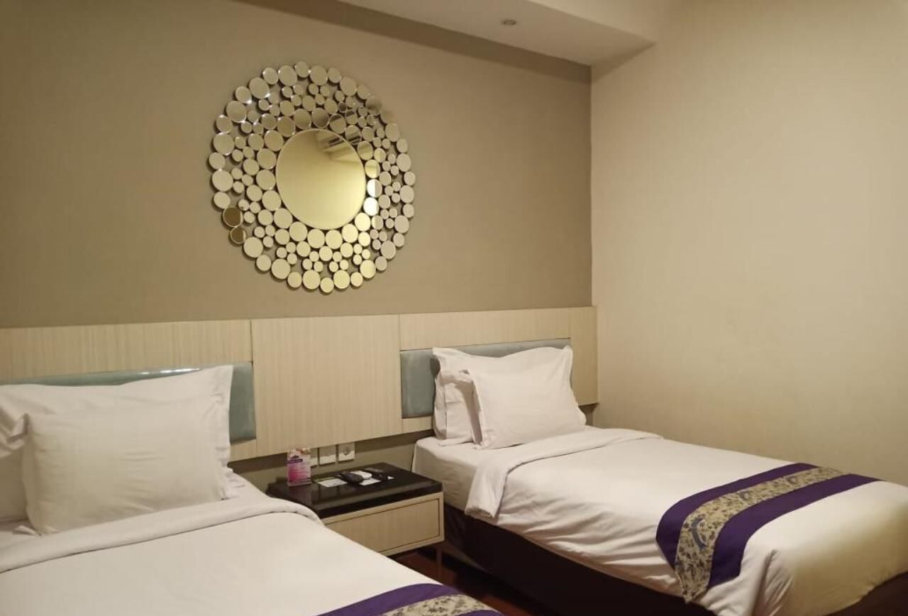 Escritorio, wifi gratis y ropa de cama 