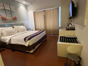 豪華客房, 1 張特大雙人床 (Grand) | 書桌、免費 Wi-Fi、床單