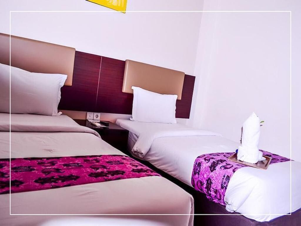 Escritorio, wifi gratis y ropa de cama 