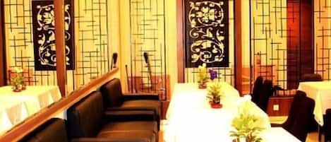 Lunch and dinner served, Asian cuisine