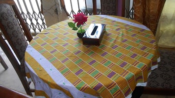 Breakfast, lunch, dinner served; international cuisine