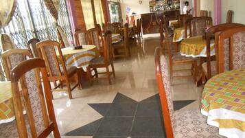 Breakfast, lunch, dinner served; international cuisine