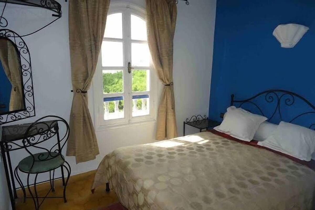 Blackout curtains, free cots/infant beds, rollaway beds, free WiFi
