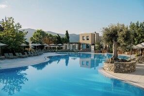 Poolside bar - Village Heights Resort (Hersonissos)