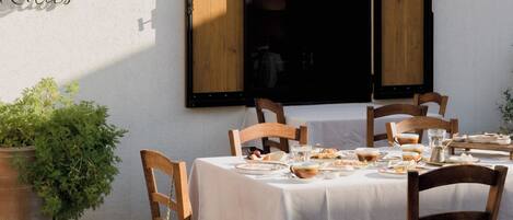 Breakfast area