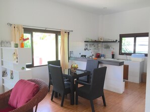 2 Bedrooms House | Restauration dans la chambre