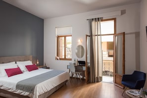 Premium bedding, minibar, in-room safe, desk - Bluebell Luxury Suites (Chania)