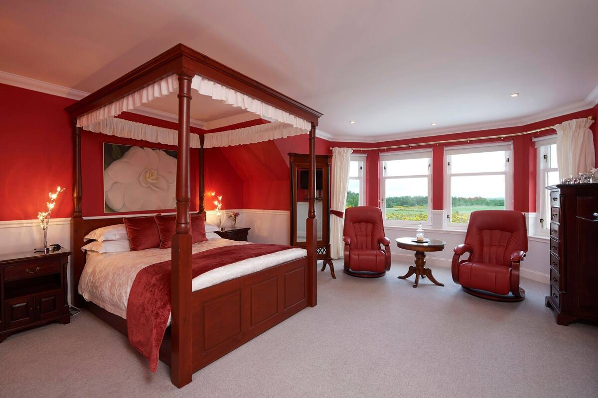 Luxury Double Room (Four Poster Bed) | Premium bedding, iron/ironing board, free WiFi, bed sheets