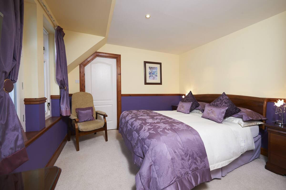 Double Room | Premium bedding, iron/ironing board, free WiFi, bed sheets