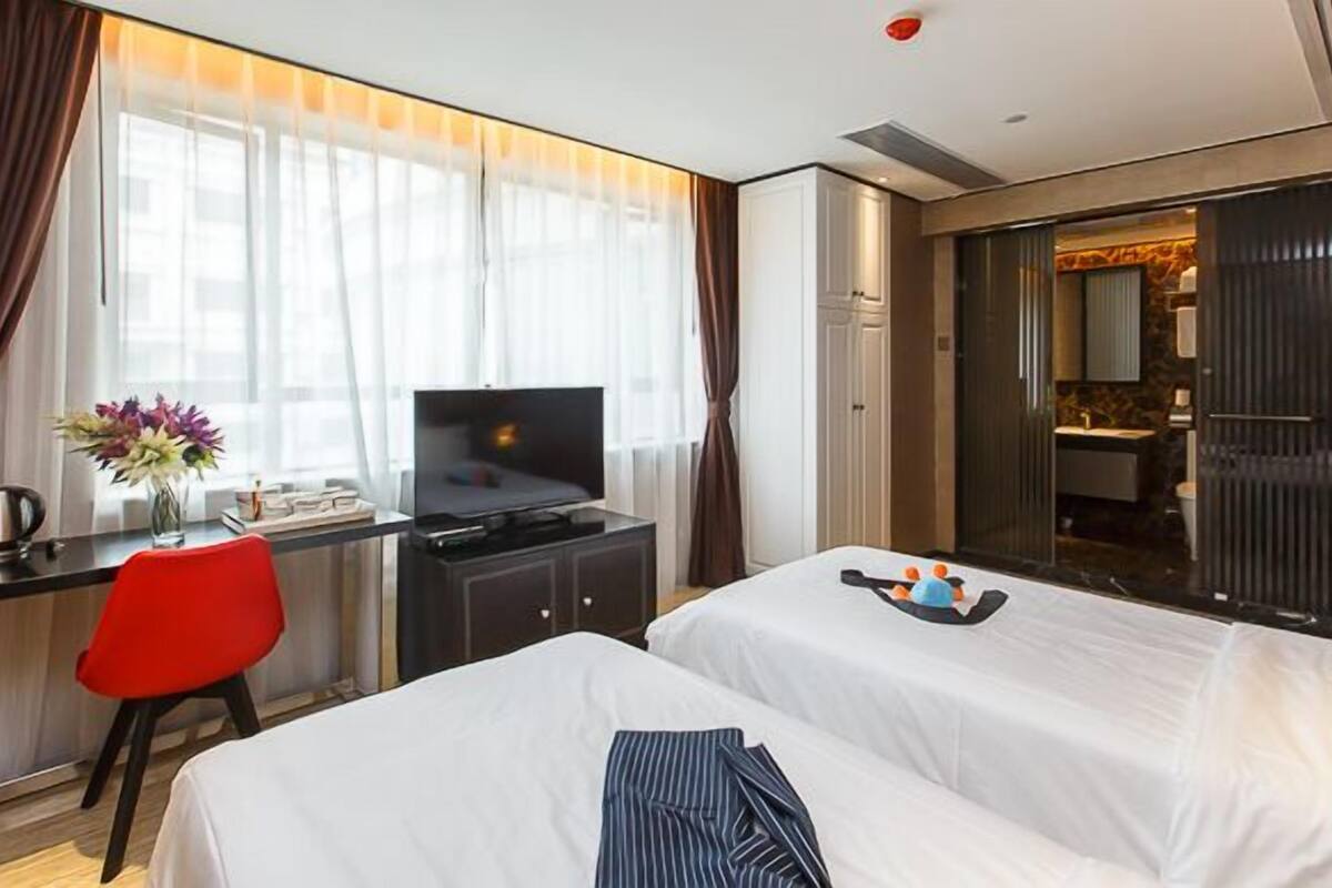 Economy Room(Chinese Citizen Only) | Blackout drapes, rollaway beds (surcharge), WiFi (free)
