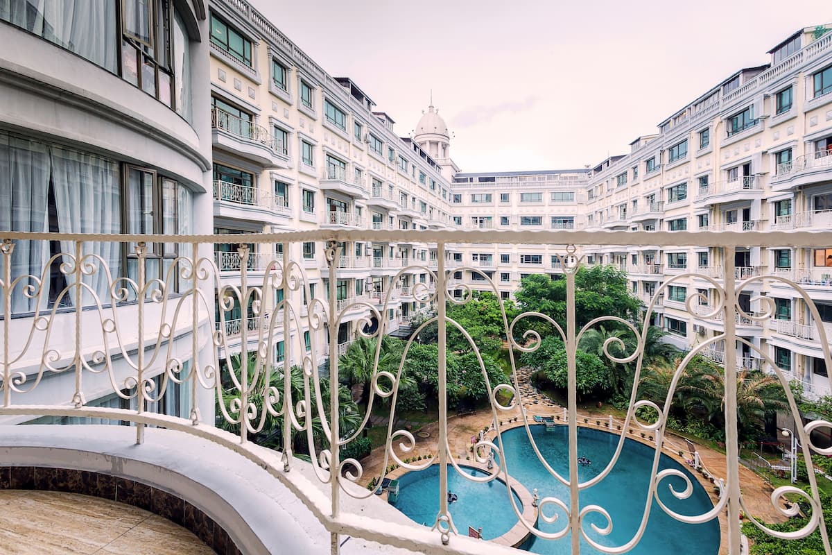 Deluxe Room(Chinese Citizen Only) | Terrace/patio