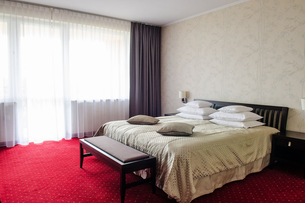Apartment | 1 bedroom, in-room safe, desk, iron/ironing board