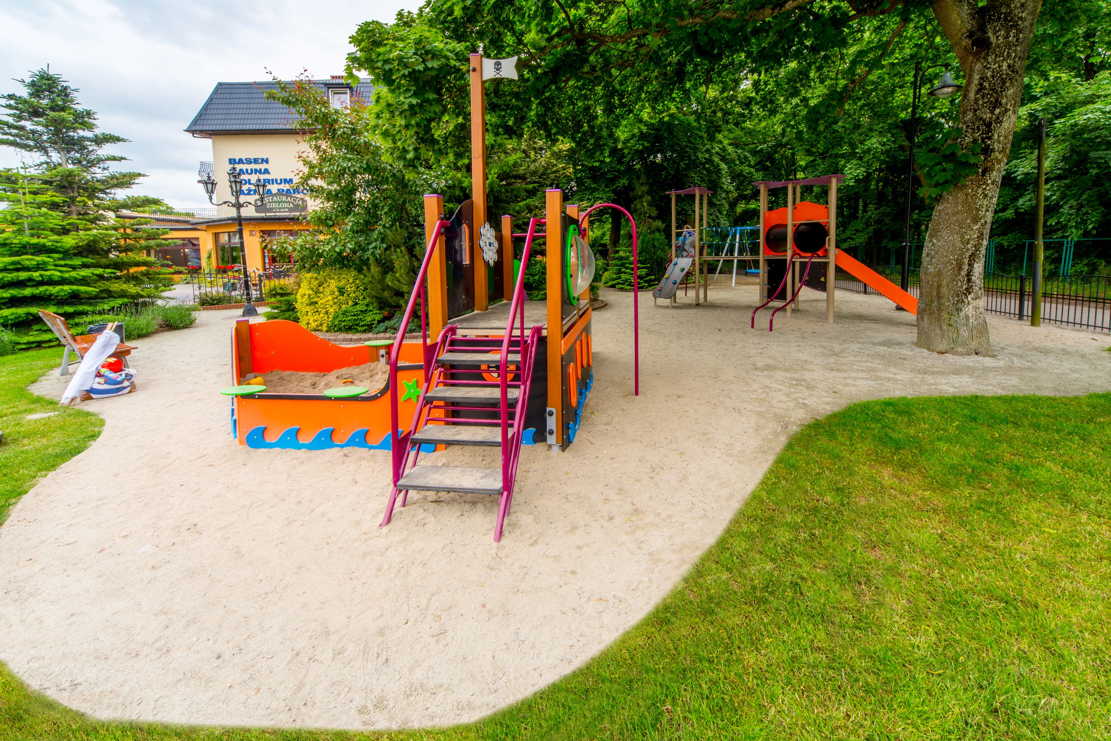 children’s play area – outdoor