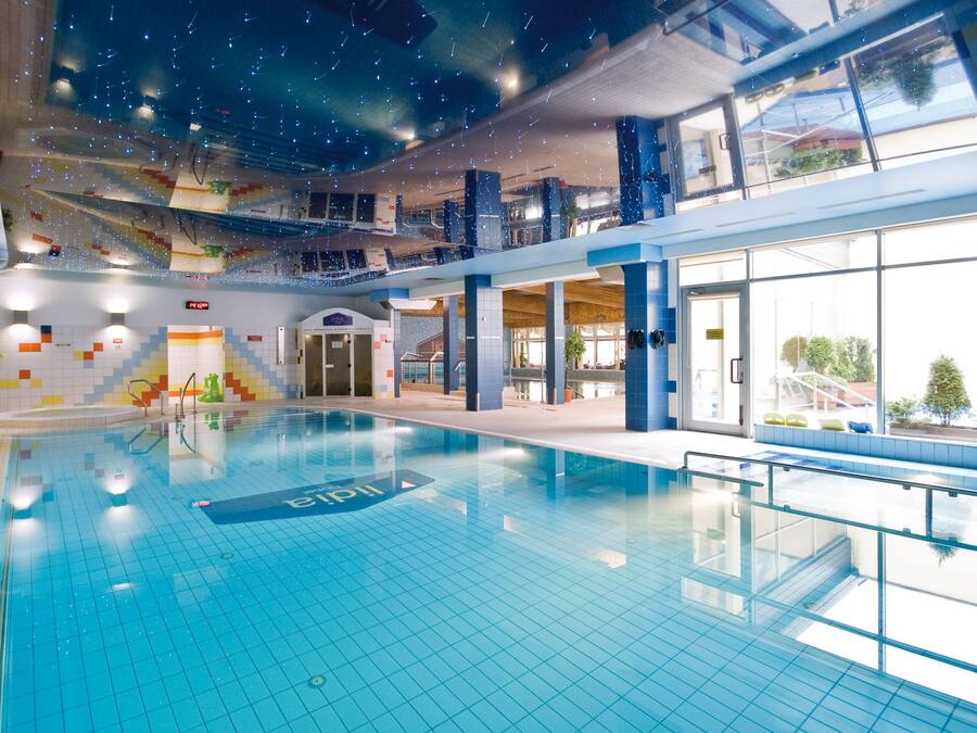 Indoor pool, sun loungers
