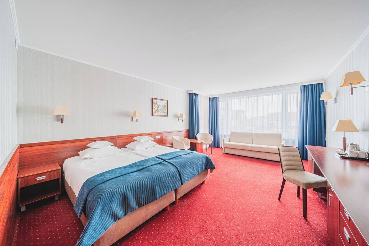 deluxe double or twin room | 1 bedroom, in-room safe, desk, iron/ironing board