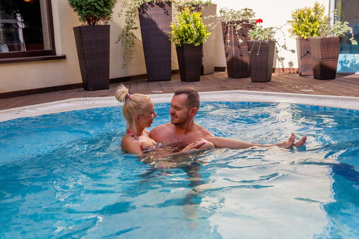 indoor pool, pool loungers
