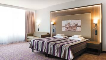 Deluxe Double or Twin Room | 1 bedroom, in-room safe, desk, iron/ironing board