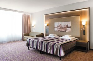 Habitación Deluxe con 1 cama matrimonial o 2 individuales | Ropa de cama hipoalergénica y caja de seguridad en la habitación