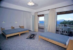 Minibar, soundproofing, free WiFi