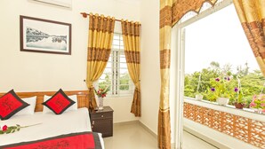 Superior Room | Living room | Flat-screen TV - Hoa Thien Homestay (Da Nang)