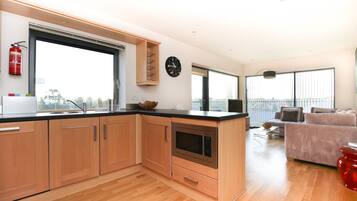 Design Apartment, 2 Bedrooms, 2 Bathrooms | Private kitchen | Fridge, microwave, oven, stovetop