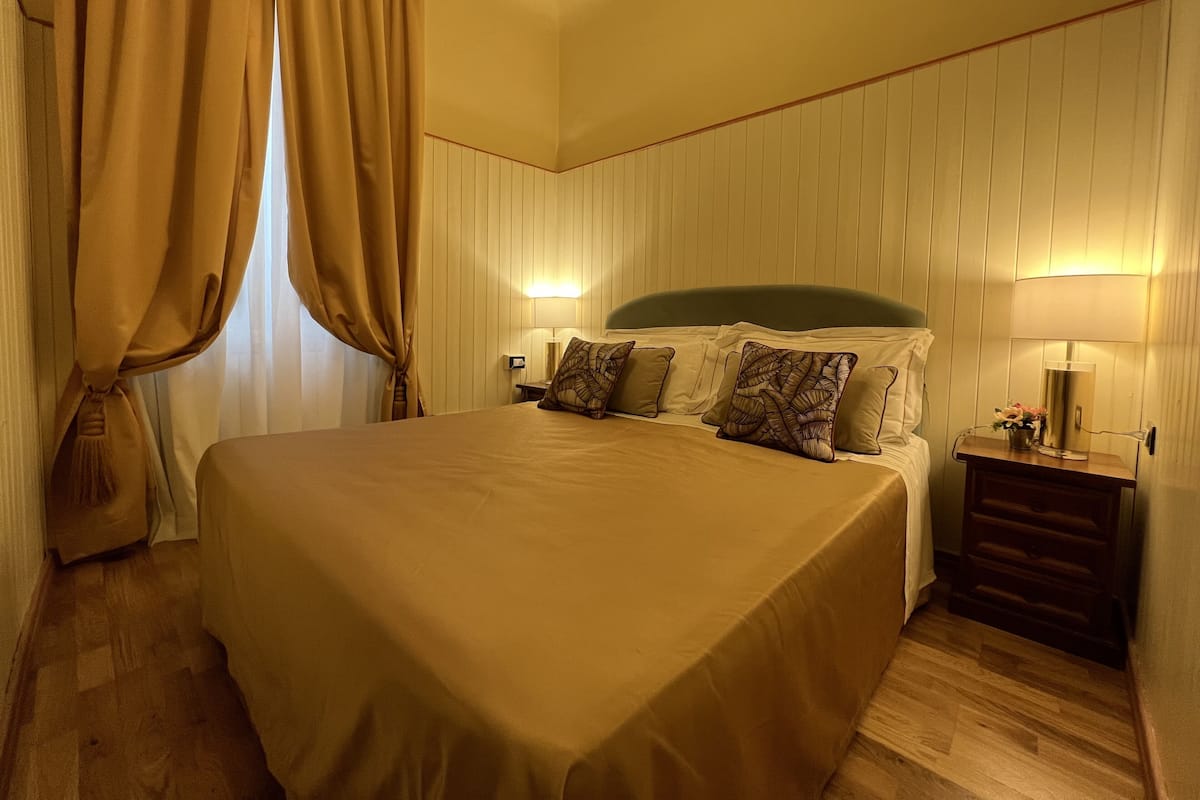 Suite Matrimoniale | 1 bedroom, in-room safe, desk, laptop workspace