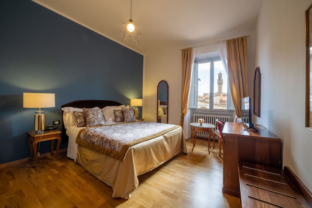 Deluxe Double Room | 1 bedroom, in-room safe, desk, laptop workspace