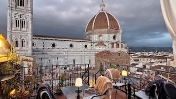 Deluxe Triple Room (Duomo View) | Terrace/patio