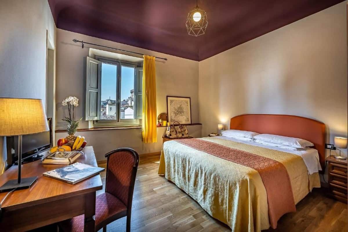 Basic Double Room | 1 bedroom, in-room safe, desk, laptop workspace