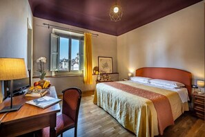 Kamar Double Basic | Brankas, meja kerja, ruang kerja ramah laptop, dan kedap suara