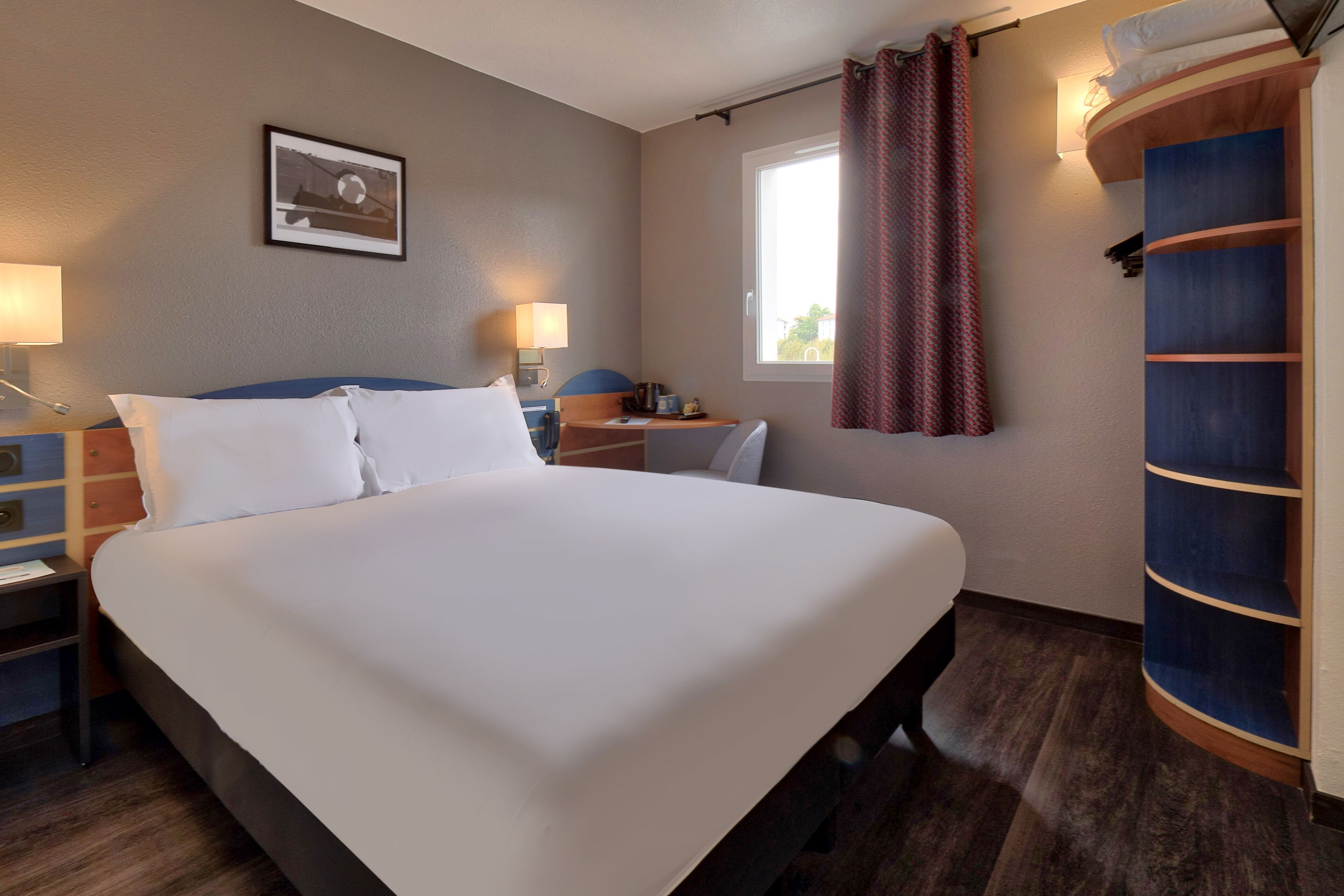 standard room, 1 double bed | desk, cots/infant beds, free wifi, bed sheets