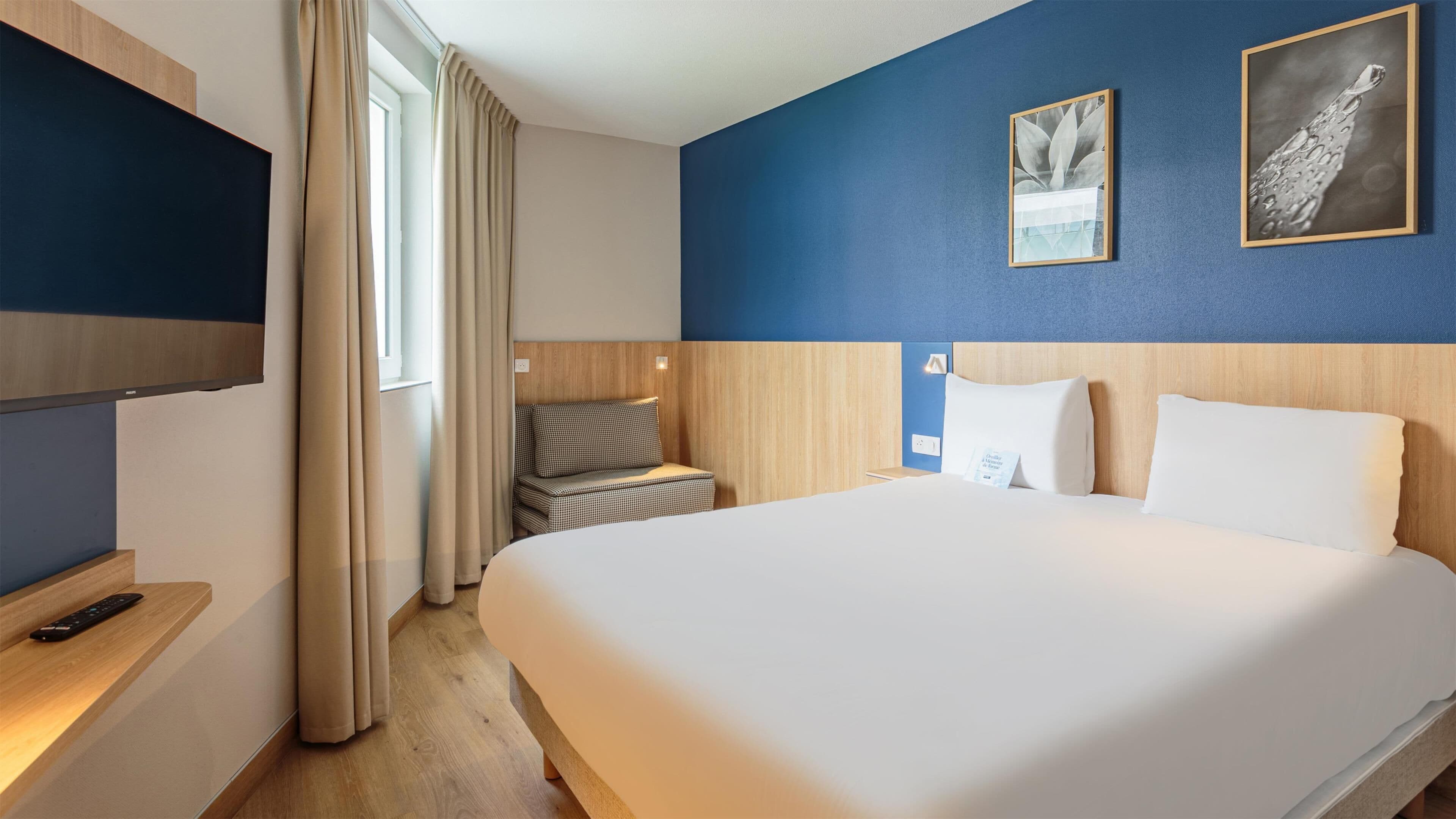 desk, cots/infant beds, free wifi, bed sheets