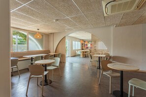 Daily buffet breakfast (EUR 12.50 per person) - Kyriad Anglet-Biarritz (Anglet)