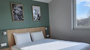 Schreibtisch, Babybetten, kostenloses WLAN, Bettwäsche