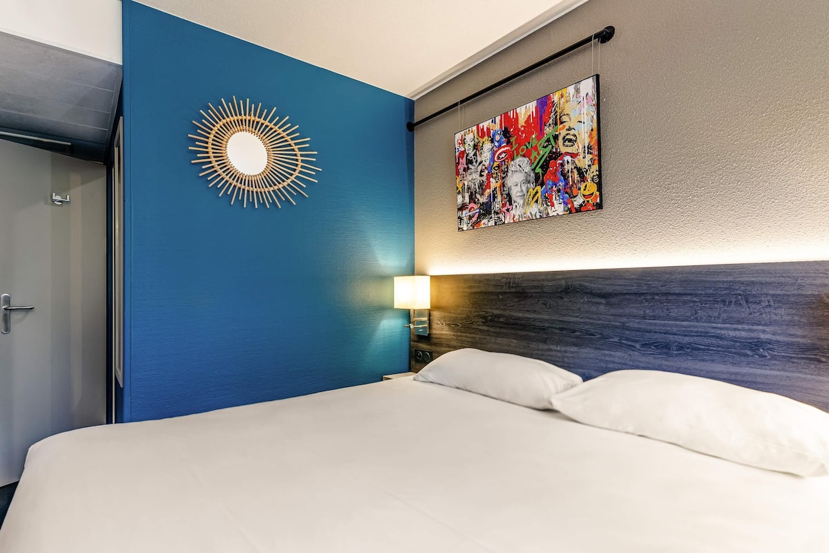 Habitació, 1 llit doble | Matalassos amb encoixinament addicional i escriptori