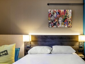 Habitación, 1 cama doble con sofá cama | Colchones con acolchado adicional, escritorio, sistema de insonorización