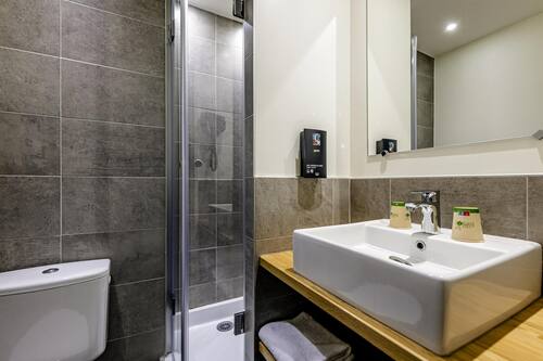 Surmatelas, bureau, chambres insonorisées, Wi-Fi gratuit