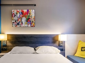 Chambre, 1 lit double | Surmatelas, bureau, chambres insonorisées, Wi-Fi gratuit