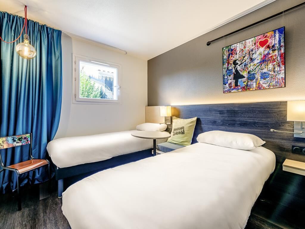 Room, 2 Twin Beds (Pop) | Pillowtop beds, desk, soundproofing, free WiFi